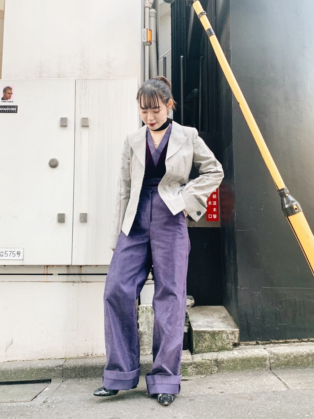 「wearhalloween2019、秋コーデ、パンツスタイル、ジャケット、チェック、パープル、ワントーンコーデ、レイヤードスタイル、大人コーデ、Vネック」｜「Lautashiのアイテム（ジャケット/アウター、グレー系）」を使った、Ⓜ︎ａｙｕさん（レディース・166cm）の秋コーディネートの1枚目の写真