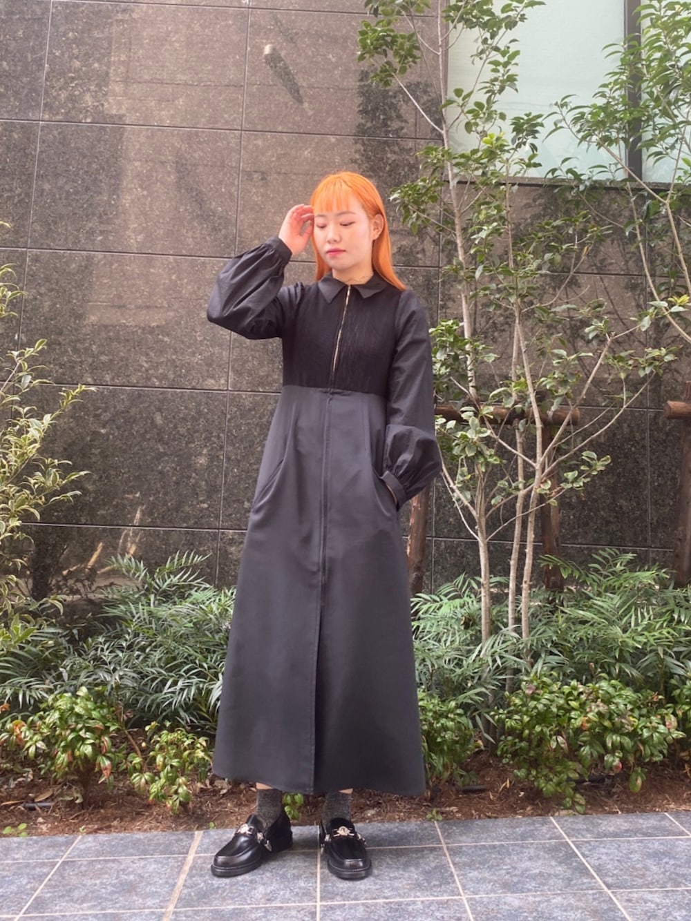 「春夏コーデ、春コーデ、オールブラック、ボリューム袖、ワンピース、シンプル、spring、ローファー、ロング丈、TOGA」｜「Lautashiのアイテム（ワンピース/ドレス、ブラック系）」を使った、Ⓜ︎ａｙｕさん（レディース・166cm）の春コーディネートの1枚目の写真