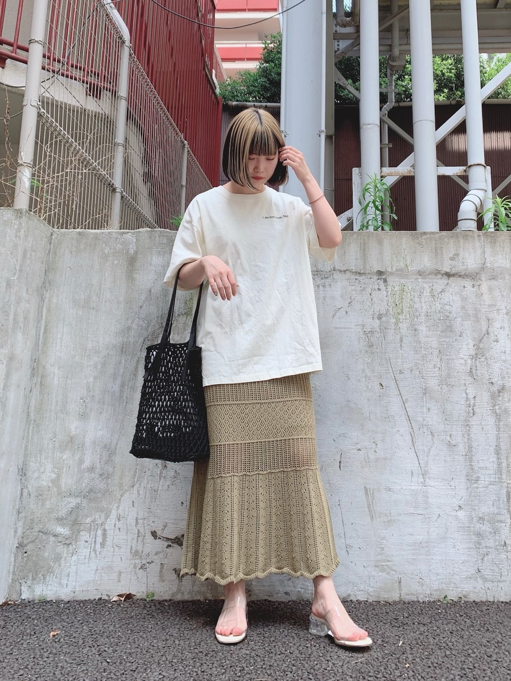 「大人カジュアル、きれいめカジュアル、大人女子、ロングスカート、おでかけ、プチプラ、韓国ファッション」｜「WEGOのWEGO/girlラインアートTシャツ（Tシャツ/カットソー、ホワイト系）」を使った、manaさん（レディース・165cm）の夏コーディネートの1枚目の写真