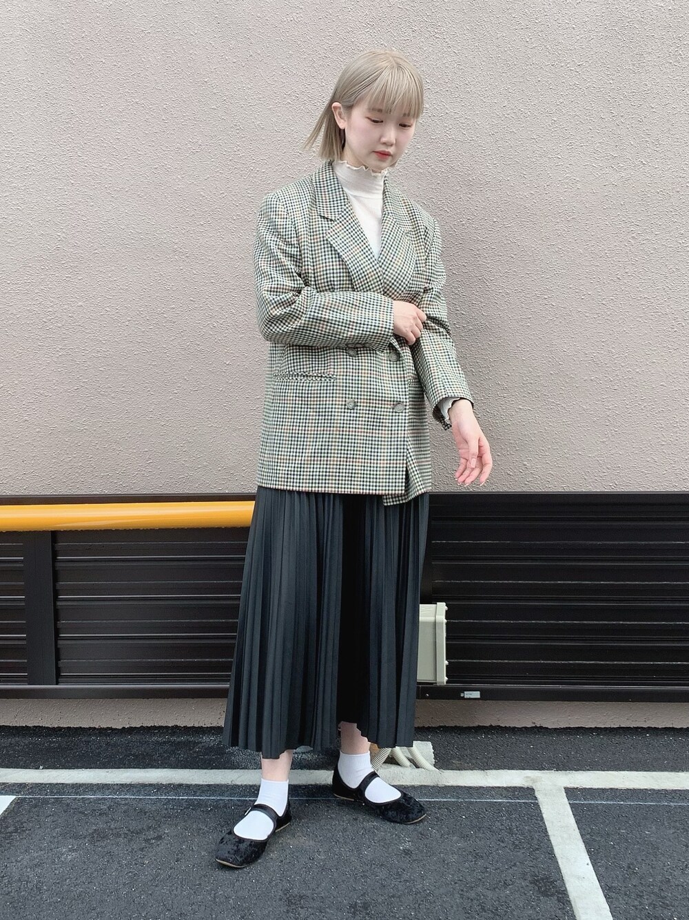 「春、休日コーデ、キレイめ、オトナカジュアル、古着、古着MIX、大人コーデ、プチプラ」｜「WEGOのWEGO/カンフーシューズ（パンプス、ブラック系）」を使った、manaさん（レディース・165cm）の春コーディネートの1枚目の写真