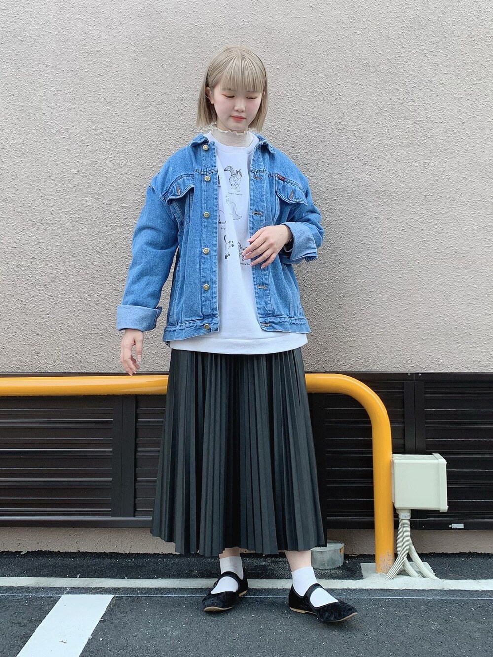 「古着、古着MIX、春めきシューズ、春、きれいめカジュアル、オトナカジュアル、はるコーデ、プチプラ、ゆるコーデ」｜「WEGOのWEGO/カンフーシューズ（パンプス、ブラック系）」を使った、manaさん（レディース・165cm）の春コーディネートの1枚目の写真
