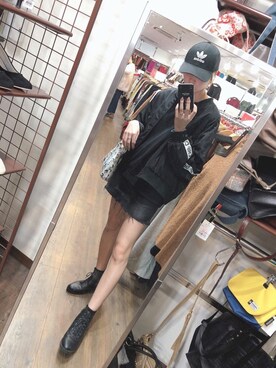 キャップを使った ストリート系ファッション のレディース人気ファッションコーディネート Wear