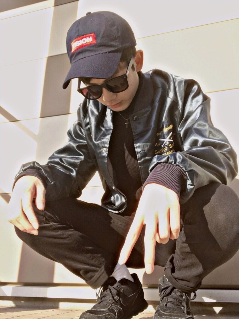 「古着、VISIONSTREETWEAR、タートルネック、黒スニーカー、黒スキニー、韓国ファッション、卒業、北九州」｜hiroya.さん（メンズ・168cm）の冬コーディネートの1枚目の写真