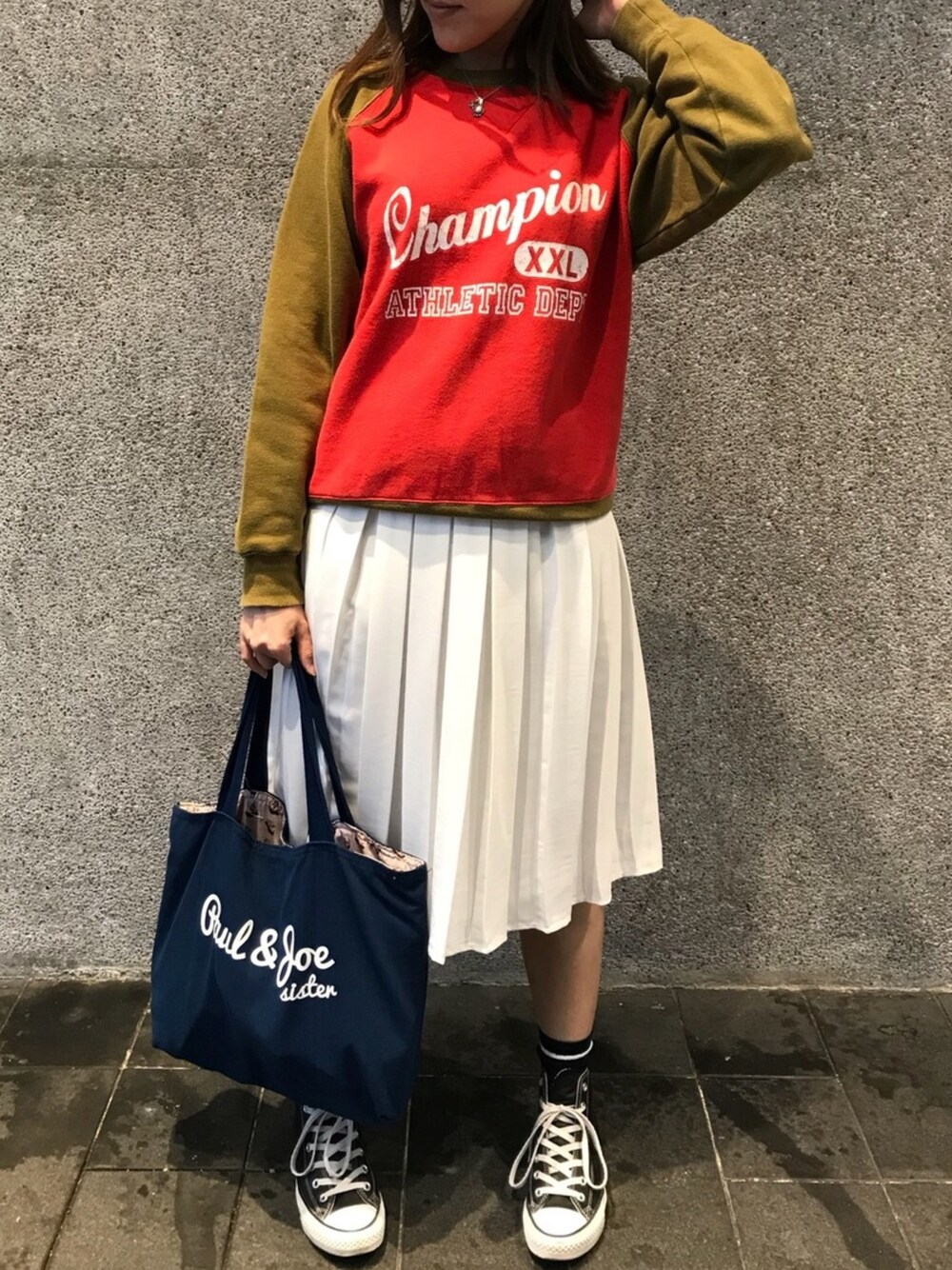 「ootd、今日のコーデ、冬コーデ、銅鑼灣、香港、休日スタイル」｜「Championのアイテム（トップス、レッド系）」を使った、Jasmine ジャスミンさん（レディース・163cm）の冬コーディネートの1枚目の写真