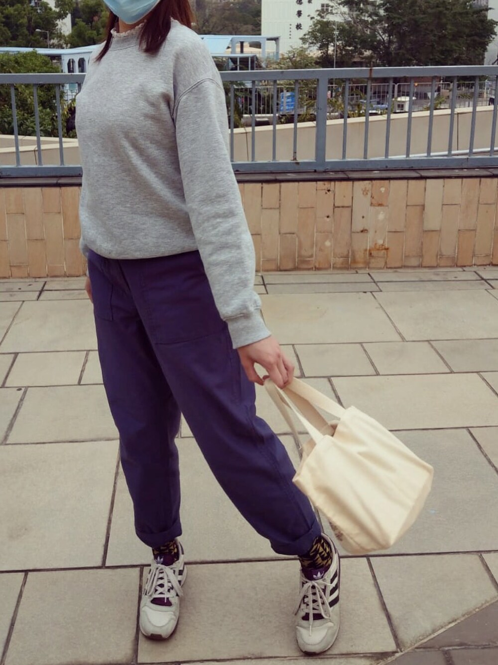 「休日スタイル、ootd、今日のコーデ、春コーデ、古着、GU、coen、adidas originals」｜「GUのアイテム（トップス、グレー系）」を使った、Jasmine ジャスミンさん（レディース・163cm）の冬コーディネートの1枚目の写真