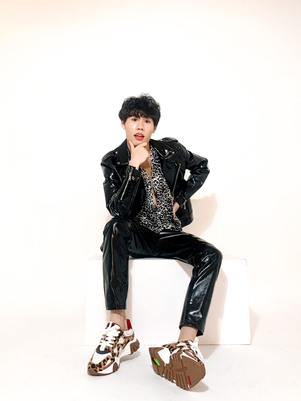 「boy、summer、versace、ＨＭ、ZARA MAN、leopard、90’s」｜「VERSACEのVersace Jogger Pillow Talk Patchwork Sneakers（スニーカー、その他）」を使った、jrbubblegum 🦄さん（メンズ・173cm）の夏コーディネートの1枚目の写真