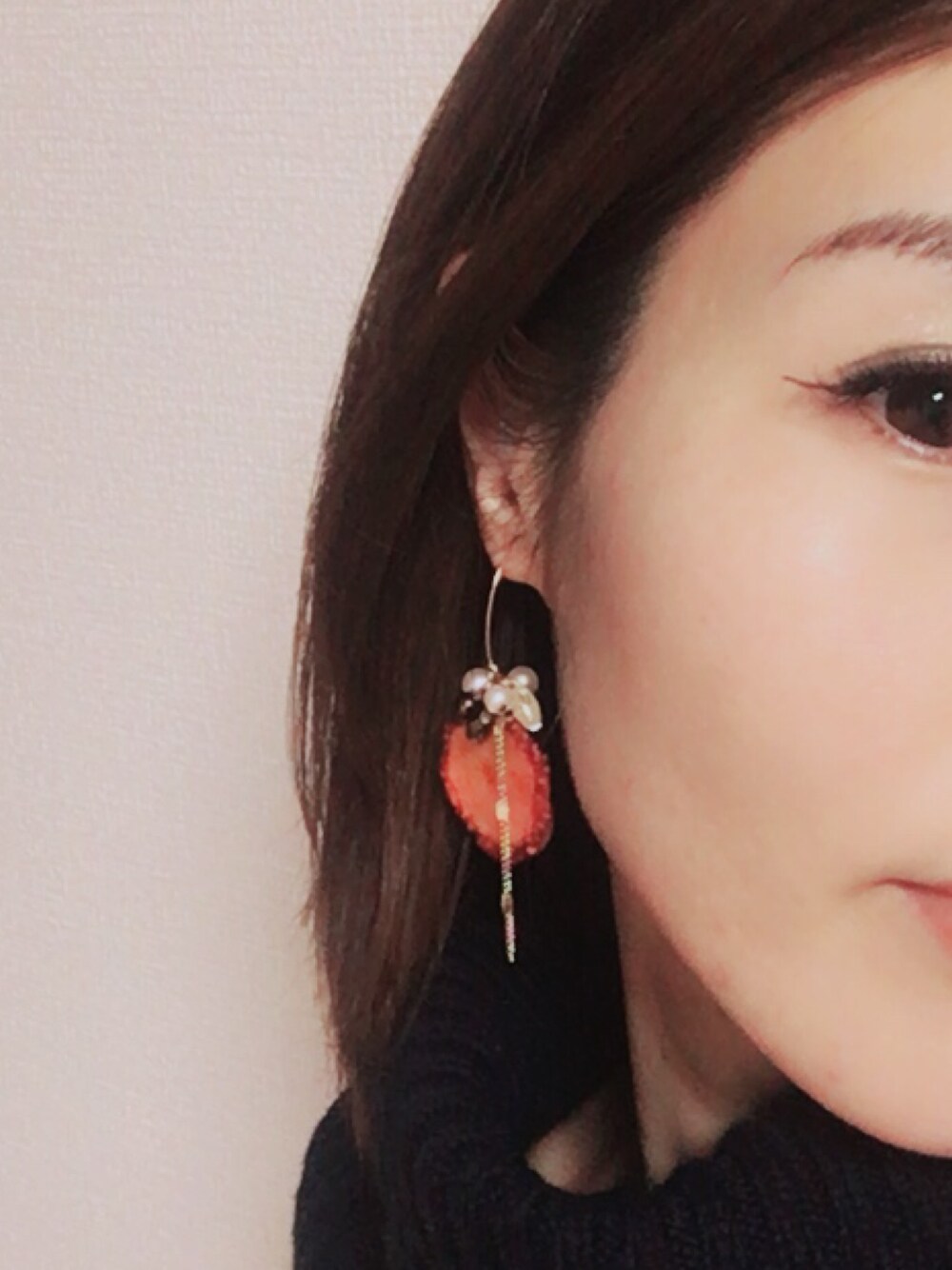 「LAYMEE、ピアス、いちご、ホンモノ、ゆれるピアス、ピアスホール4つ、おやすみコーデ、休日」｜「LAYMEEの【Wishtaria×LAYMEE】Fruits pierce（ピアス（両耳用）、レッド系）」を使った、ymc☻さん（レディース・160cm）の冬コーディネートの1枚目の写真