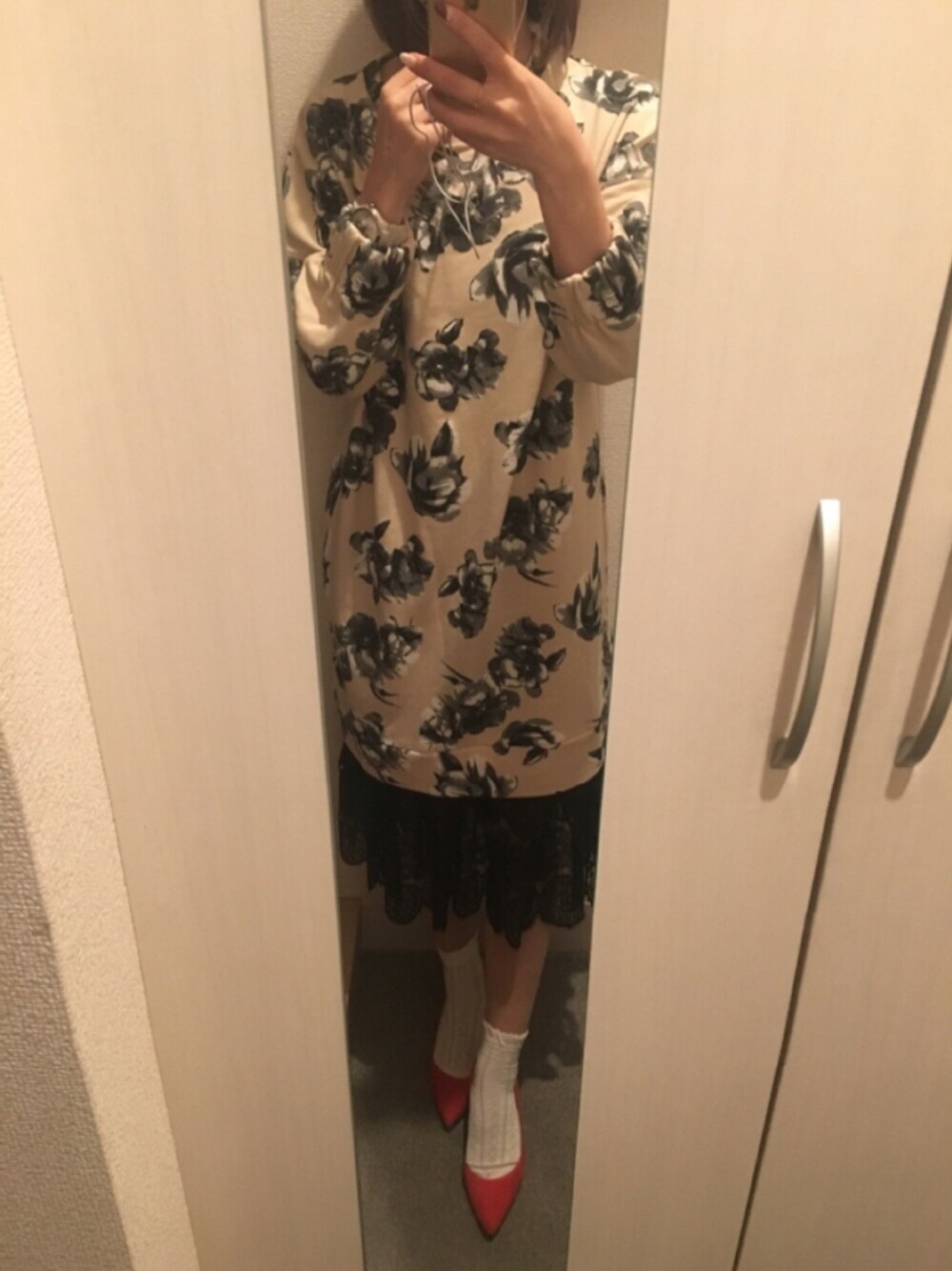「春コーデ、ワンピース、flower、レース、3月、服装に困る時期、季節感無し」｜「LAYMEEのCleo flower onepiece（ワンピース、ベージュ系）」を使った、ymc☻さん（レディース・160cm）の春コーディネートの1枚目の写真