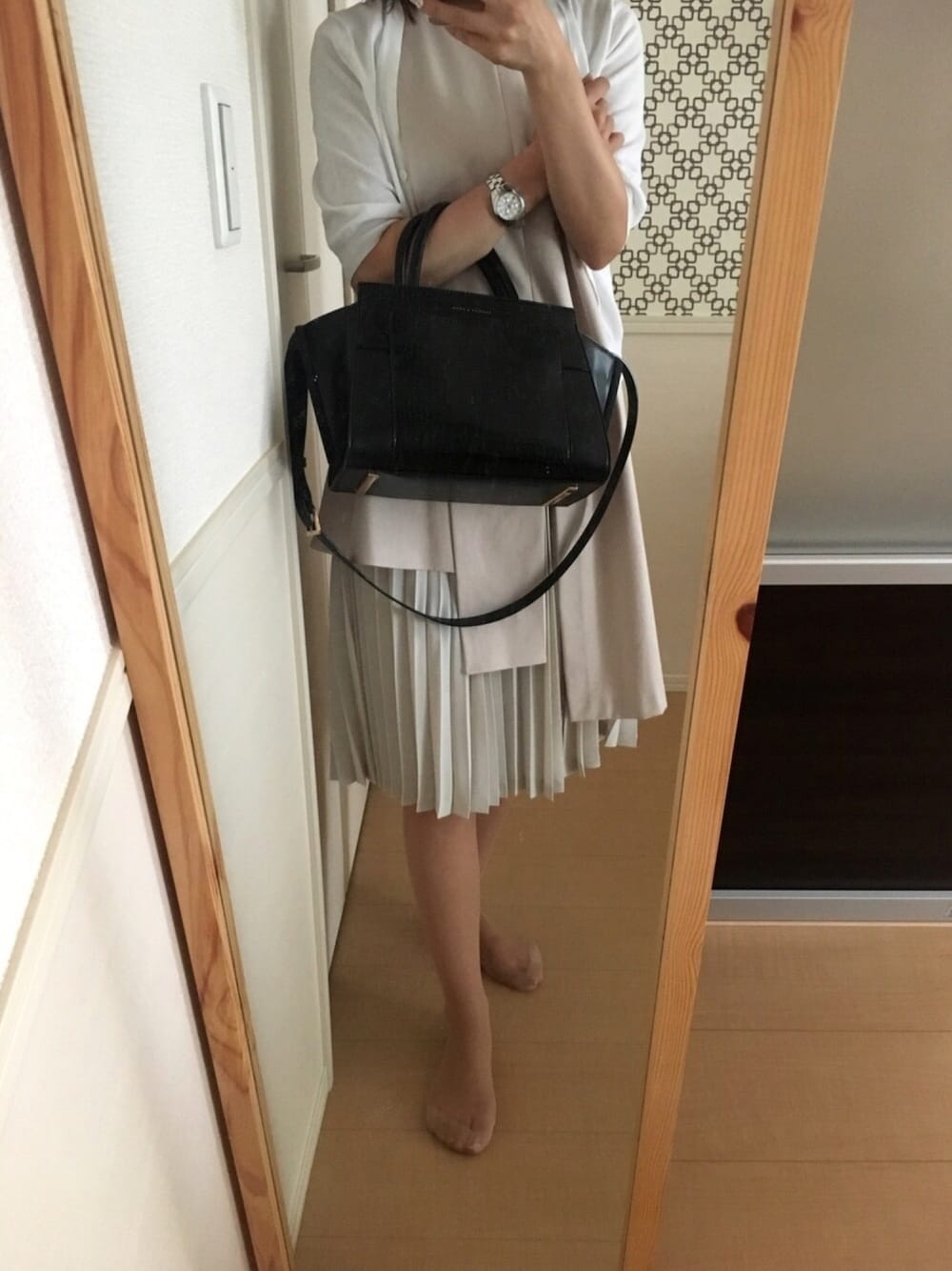 「LAYMEE、およばれ、あいさつ、オトナ女子、おとなコーデ、シンプル、きれいめコーディネート、ワンピース、30代」｜「LAYMEEのアイテム（ワンピース、ベージュ系）」を使った、ymc☻さん（レディース・160cm）の夏コーディネートの1枚目の写真