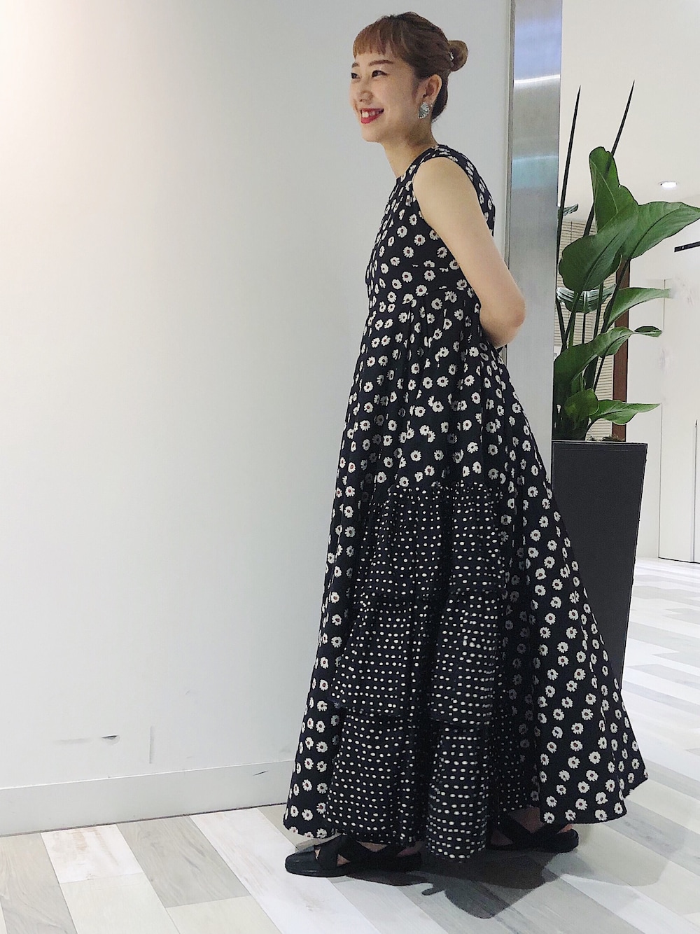 「夏コーデ、ワンピース、freaksstore、FREAK’Ｓ STORE、freada、summer、ロングスカート、ブラック、1枚で着れるワンピ」｜「FREAK'S STOREのFreada/フリーダ　フレアワンピース（ワンピース、ブラック系）」を使った、konomiさん（レディース・159cm）の夏コーディネートの1枚目の写真