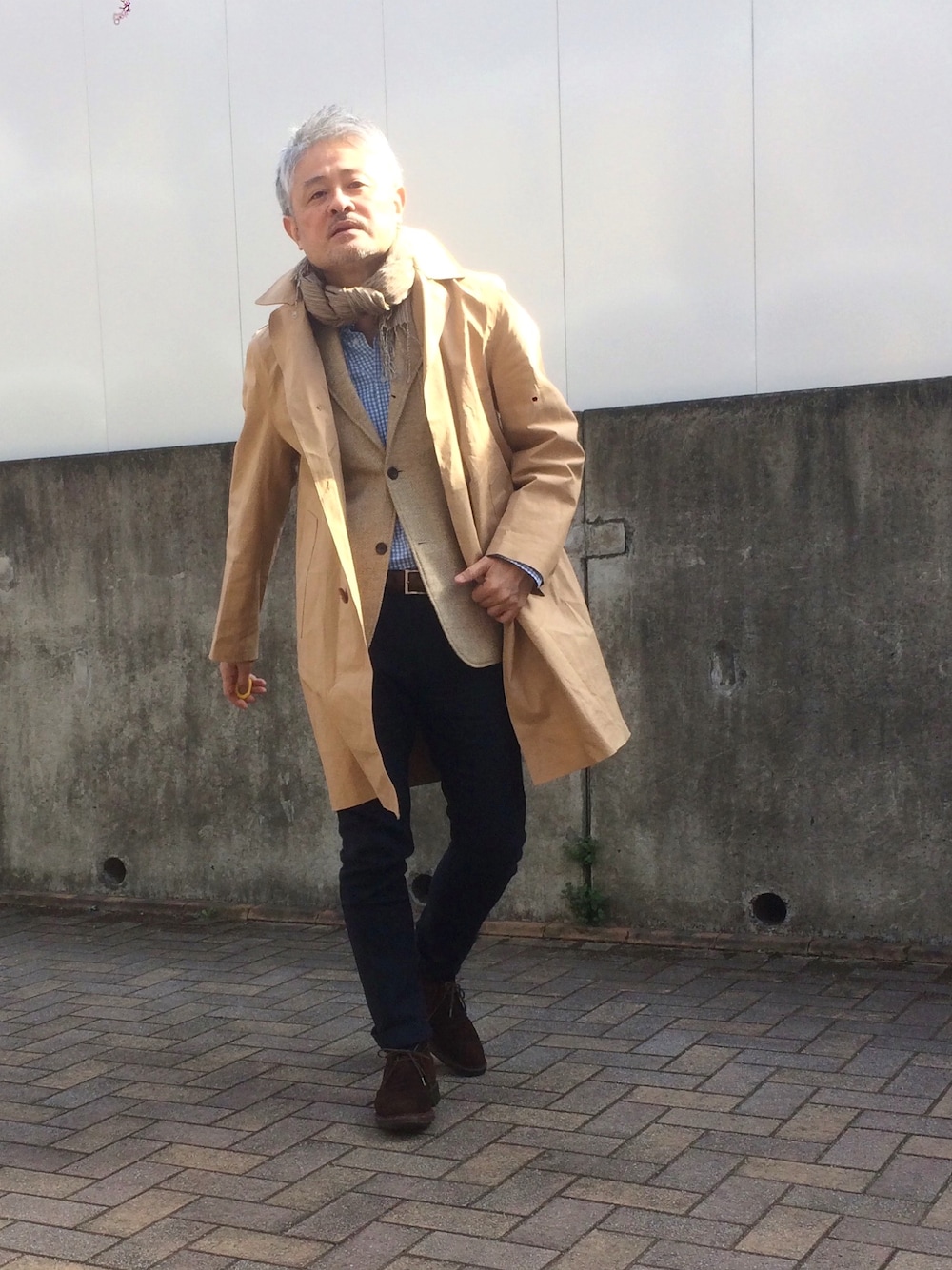 「MACKINTOSH、CONNOLLY、EDIFICE、GAP、ALDEN、BASSETT WALKER、大人カジュアル、はるコーデ、マッキントッシュ、オールデン」｜「Mackintoshのアイテム（ステンカラーコート、ベージュ系）」を使った、田中 正さん（メンズ・168cm）の春コーディネートの1枚目の写真