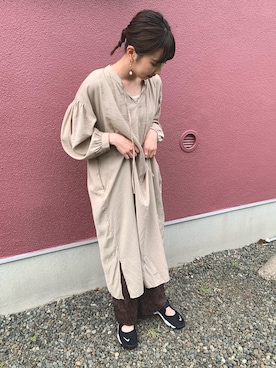 「ブラウンパンツ」｜「アイテム（ワンピース/ドレス）」を使った、mmmkさん（レディース・163cm）の春コーディネート