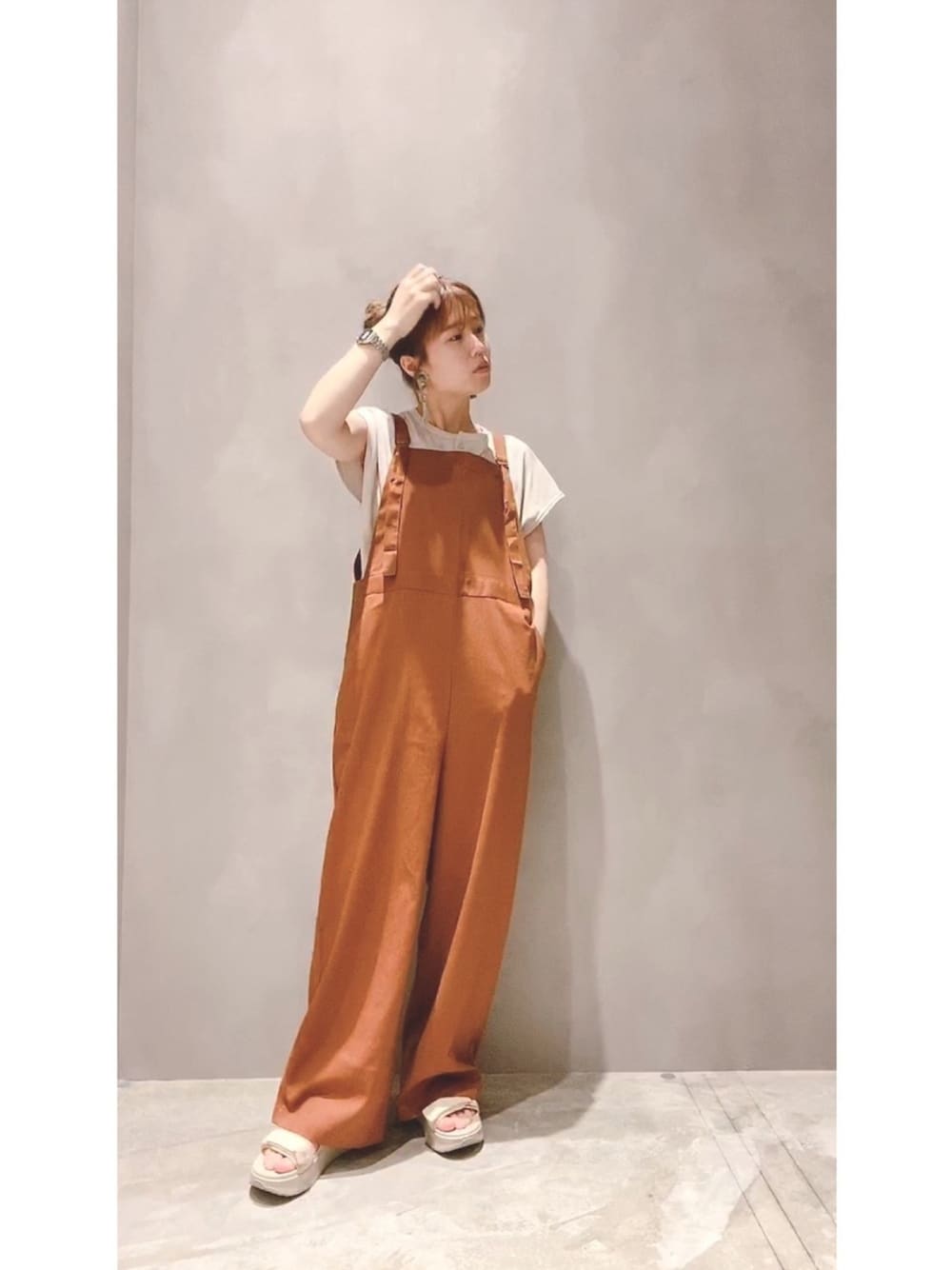 「オトナ女子、春夏コーデ、オーバーサイズ、ラフ、夏コーデ、おしゃれさんと繋がりたい、カジュアル、ビックシルエット、メンズライク、オーバーオール」｜「koeのアイテム（サロペット/オーバーオール、オレンジ系）」を使った、rinpipipiさん（レディース・156cm）の春コーディネートの1枚目の写真