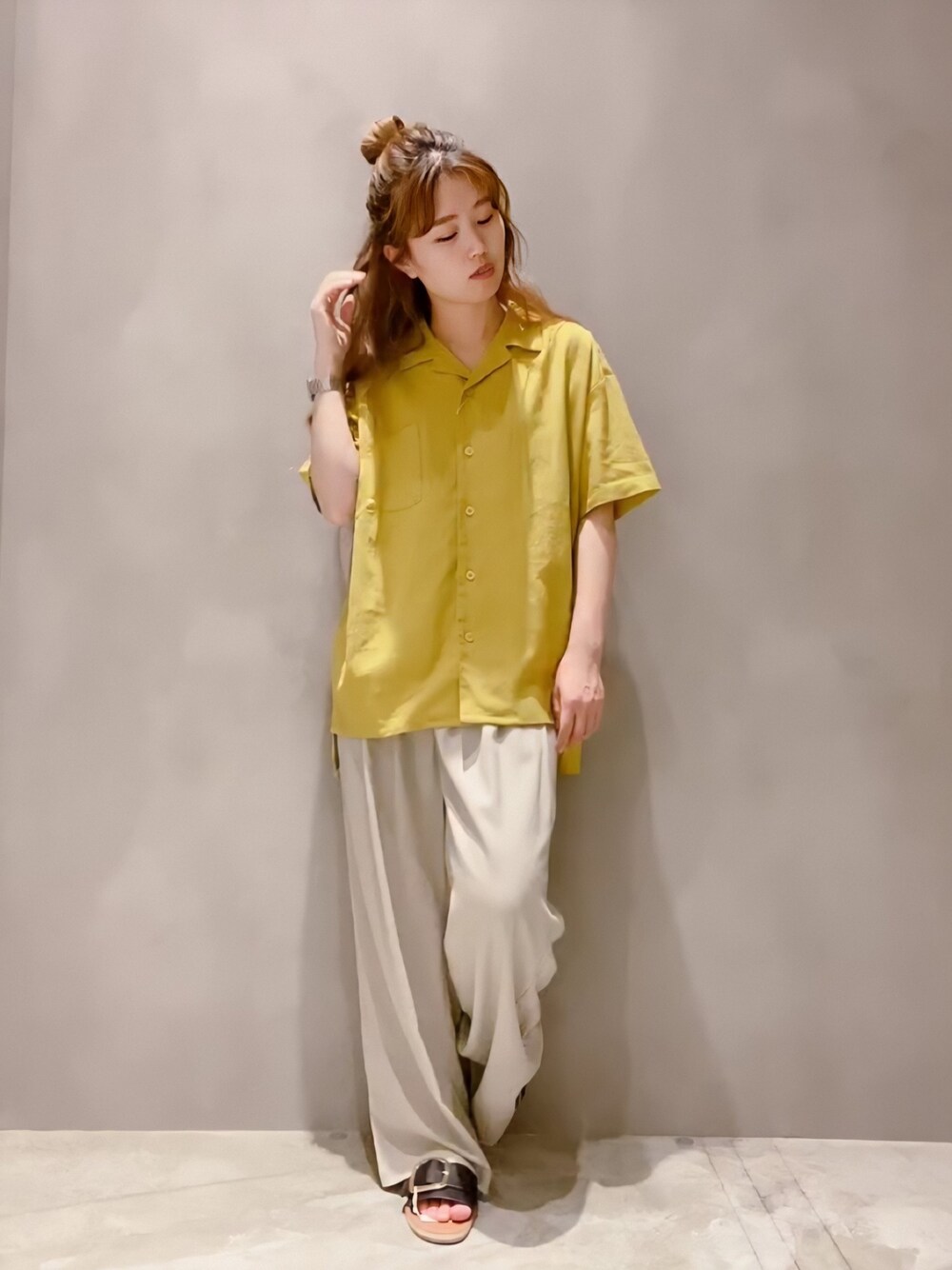 「シンプルコーデ、夏、ゆるコーデ、プチプラコーデ、ラクチンコーデ、おでかけ、リネン、イエロー、ワイドパンツ、シャツスタイル」｜「koeのオープンカラーシャツ＊（シャツ/ブラウス、イエロー系）」を使った、rinpipipiさん（レディース・156cm）の夏コーディネートの1枚目の写真