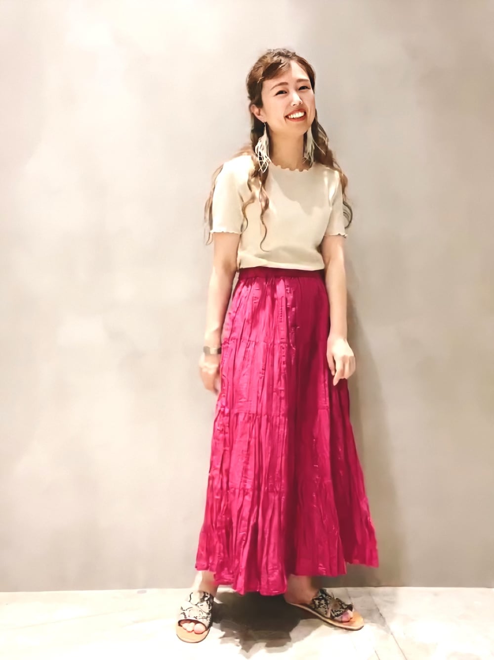 「シンプルコーデ、休日スタイル、オトナカジュアル、おしゃれさんと繋がりたい、ロングスカート、ピンク、ワッシャースカート、かわいい、ガーリー、ナチュラル」｜「koeのアイテム（スカート、ピンク系）」を使った、rinpipipiさん（レディース・156cm）の夏コーディネートの1枚目の写真