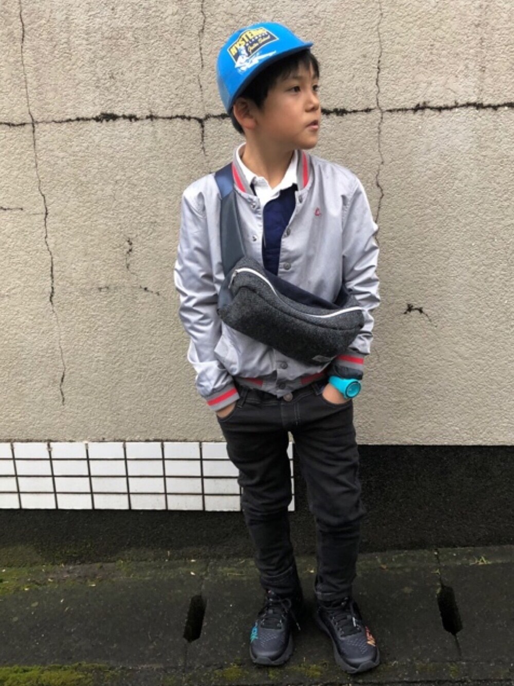 「おしゃれさんと繋がりたい、kids、キッズコーデ、キッズファッション、おとこのこ、男の子、ラルフローレン、ヒステリックグラマー、カジュアルコーデ、休日スタイル」｜「HARRIS TWEEDのアイテム（ボディバッグ/ウエストポーチ、グレー系）」を使った、takeochanmanさん（キッズ・128cm）の冬コーディネートの1枚目の写真