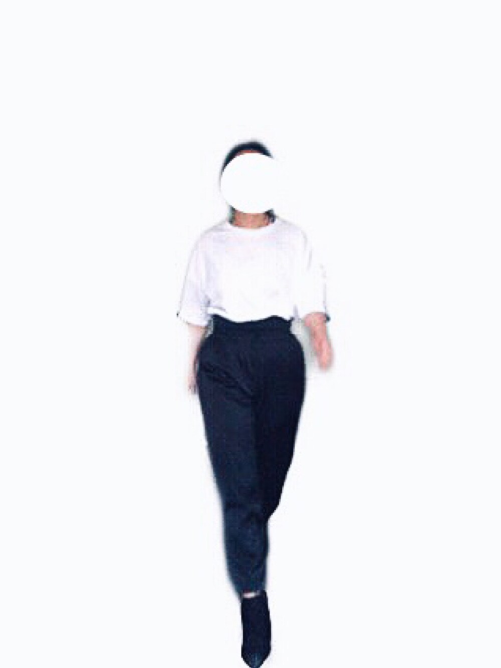 「sporty、SPORTS MIX、autumn、ootd、outfit」｜「asosのアイテム（Tシャツ/カットソー、ホワイト系）」を使った、Fidzさん（レディース・170cm）の春コーディネートの1枚目の写真