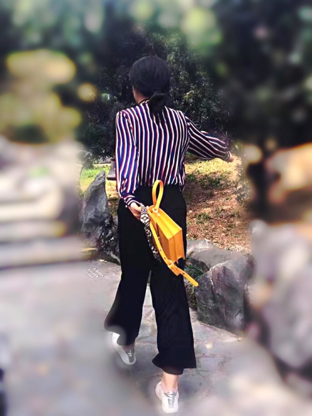 「autumn、travel、traveloutfit、ootd、outfit、Hong Kong、ZARA、UNIQLO」｜「ZARAのアイテム（ハンドバッグ、イエロー系）」を使った、Fidzさん（レディース・170cm）の春コーディネートの1枚目の写真