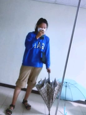 「SEVENDAYS=SUNDAY（セブンデイズサンデイ）のアイテム（チノパンツ）」を使った、伍紫琳さん（レディース・167cm）の春コーディネート