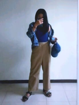 「SEVENDAYS=SUNDAY（セブンデイズサンデイ）のアイテム（チノパンツ）」を使った、伍紫琳さん（レディース・167cm）の春コーディネート