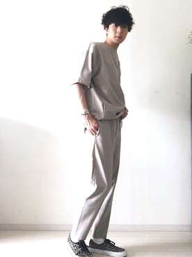 「LAKOLE（ラコレ）のドライタッチツイルプルオーバー / LAKOLE（Tシャツ/カットソー、ベージュ系）」を使った、KYOさん（メンズ・180cm）の春コーディネート