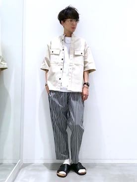 「LAKOLE（ラコレ）のストレッチツイルコックシャツ / LAKOLE（シャツ/ブラウス、グレー系）」を使った、KYOさん（メンズ・180cm）の夏コーディネート
