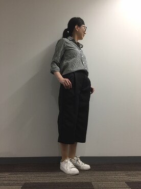 「GU（ジーユー）のアイテム（シャツ/ブラウス、ブラック系）」を使った、Mさん（レディース・156cm）の春コーディネート