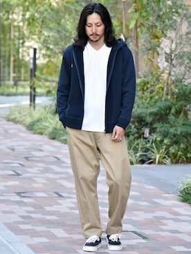 「アイテム（パーカー、ブルー系）」を使った、鈴木さん（メンズ・171cm）の秋コーディネート