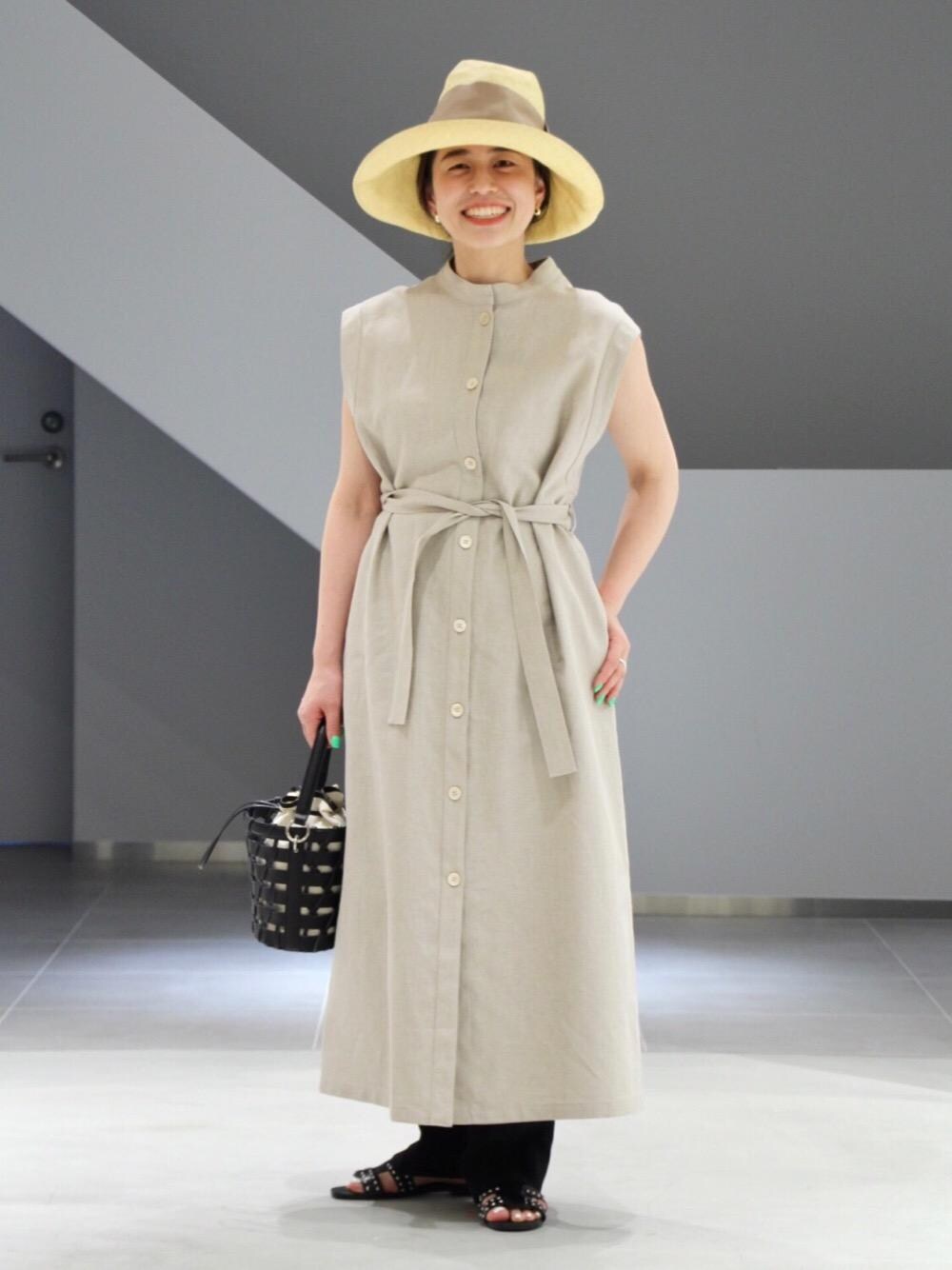 「UNITED ARROWSのUWCC ARNG メッシュ バケツ バッグ（ショルダーバッグ、ブラック系）」を使った、IKEZU MIWAさん（レディース・161cm）の春コーディネートの1枚目の写真
