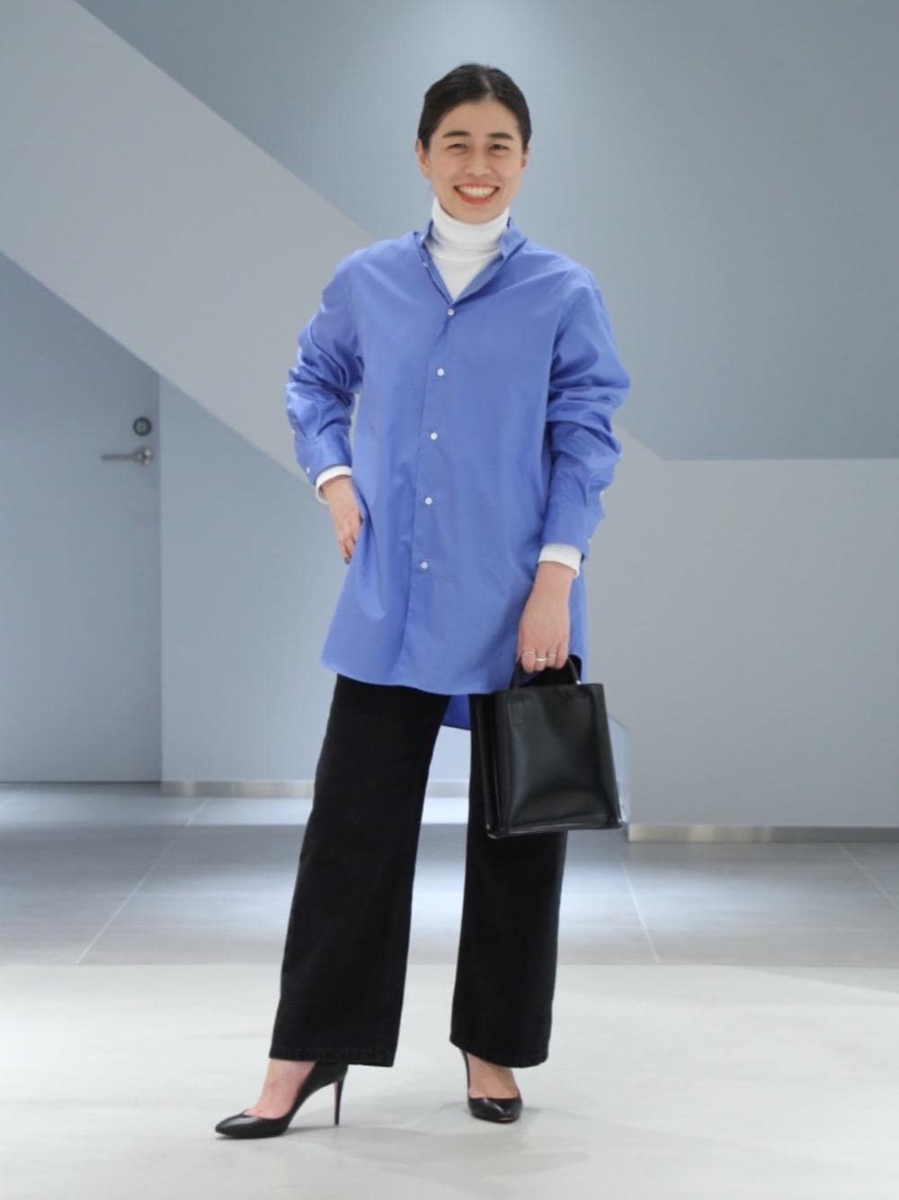 「LOEFFの＜LOEFF（ロエフ）＞ オーガニックコットン タートルネック カットソー（Tシャツ/カットソー、ホワイト系）」を使った、IKEZU MIWAさん（レディース・161cm）の秋コーディネートの1枚目の写真