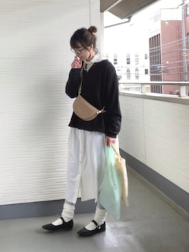 「キーネック」｜「アイテム（スウェット）」を使った、teeemoeさん（レディース・157cm）の春コーディネート