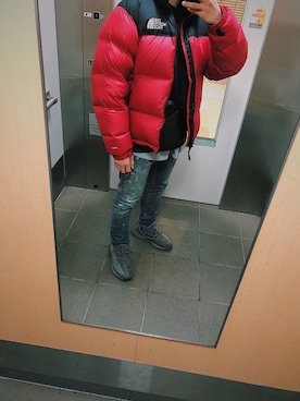 「Yeezy（イージー）のアイテム（スウェット）」を使った、パリさんさん（メンズ・169cm）の冬コーディネート