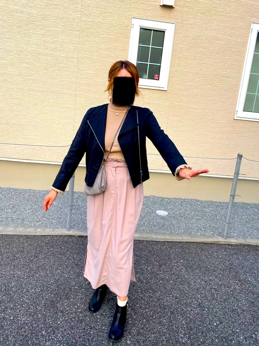 「秋のコーデ、くすみカラー、ショートブーツ、シンプル、高身長女子」｜「LA BELLE ETUDEの【LA BELLE ETUDE】ハイウエストLong Iラインスカート（スカート、ピンク系）」を使った、chiさん（レディース・169cm）の秋コーディネートの1枚目の写真