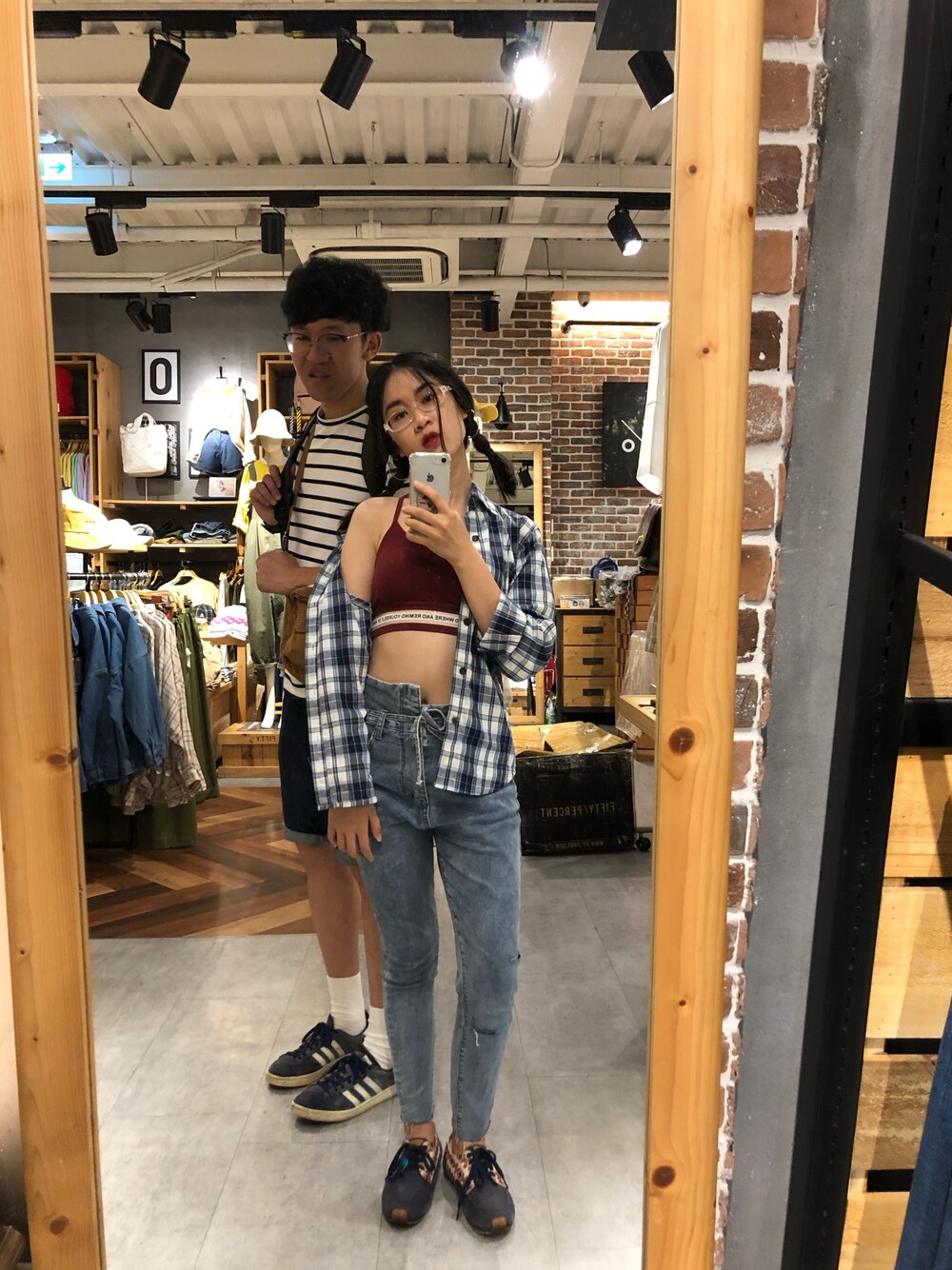 「夏、休閒搭配、牛仔褲、red、hot、girl、WOMEN、summer、fashion、model」｜「OSKONのアイテム（その他シューズ、ブルー系）」を使った、aphrodite0201さん（レディース・156cm）の春コーディネートの1枚目の写真