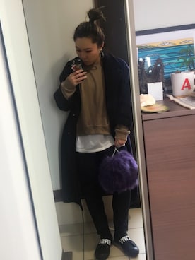 「H&M（エイチ・アンド・エム）のアイテム（スウェット、ブラウン系）」を使った、文元亜瑞紗さん（レディース）の冬コーディネート