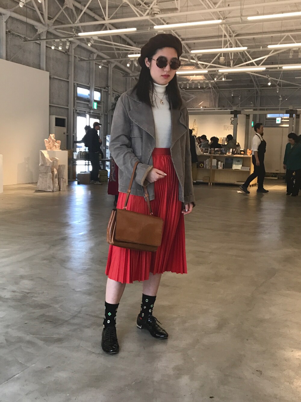 「春コーデ、mode、simple、fashion、MIUMIU、Maison Martin Margiela、JOHN LAWRENCE SULLIVAN、KENZO、無印良品、ootd」｜「miu miuのアイテム（ハンドバッグ、ブラウン系）」を使った、モエさん（レディース・162cm）の春コーディネートの1枚目の写真