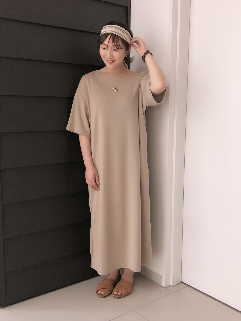「ワンショルダー、シンプルコーデ、夏、楽チンコーデ、プチプラコーデ、オトナ女子、ベージュコーデ、春夏コーデ、ワンピーススタイル」｜「Green　Parksのアイテム（ワンピース、ブラウン系）」を使った、ななの。さん（レディース・155cm）の夏コーディネートの1枚目の写真