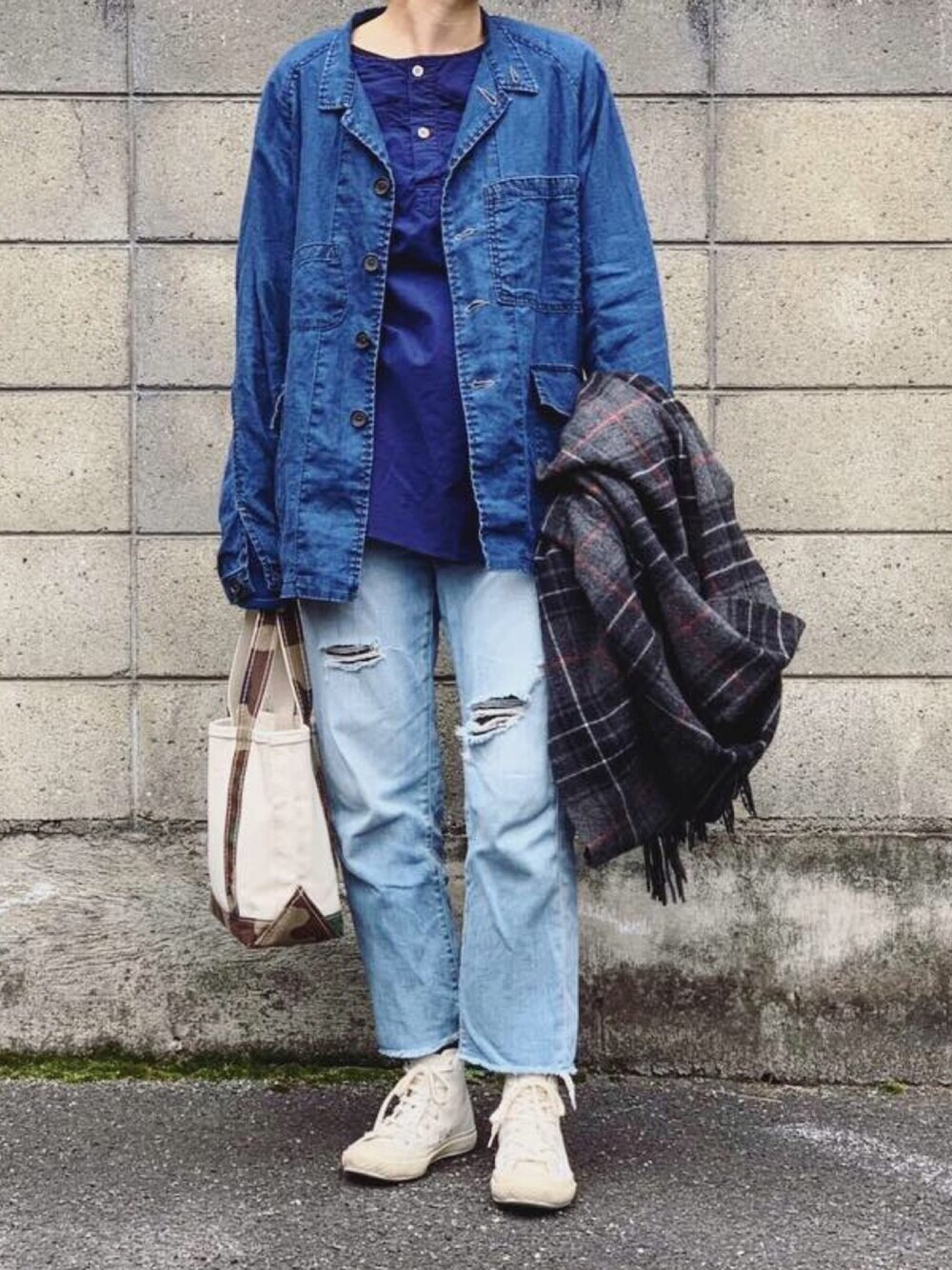 「春コーデ、おしゃれさんと繋がりたい、シンプル、コーディネート、OMNIGOD、UNIQLO、SHOES LIKE POTTERY、ootd、Taiwan」｜「OMNIGODの[OMNIGOD / オムニゴッド]　ハイカウントリネン後染めインディゴスタンドカラーレイルウェイジャケット（その他アウター、ブルー系）」を使った、dodokurashi さん（レディース・162cm）の春コーディネートの1枚目の写真