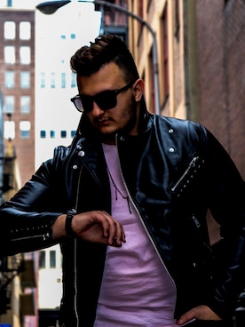 「Guess（ゲス）のアイテム（ライダースジャケット）」を使った、IamTheYilmazさん（メンズ・185cm）の春コーディネート