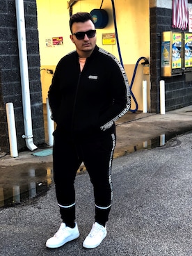 「Guess（ゲス）のアイテム（その他アウター）」を使った、IamTheYilmazさん（メンズ・185cm）の春コーディネート