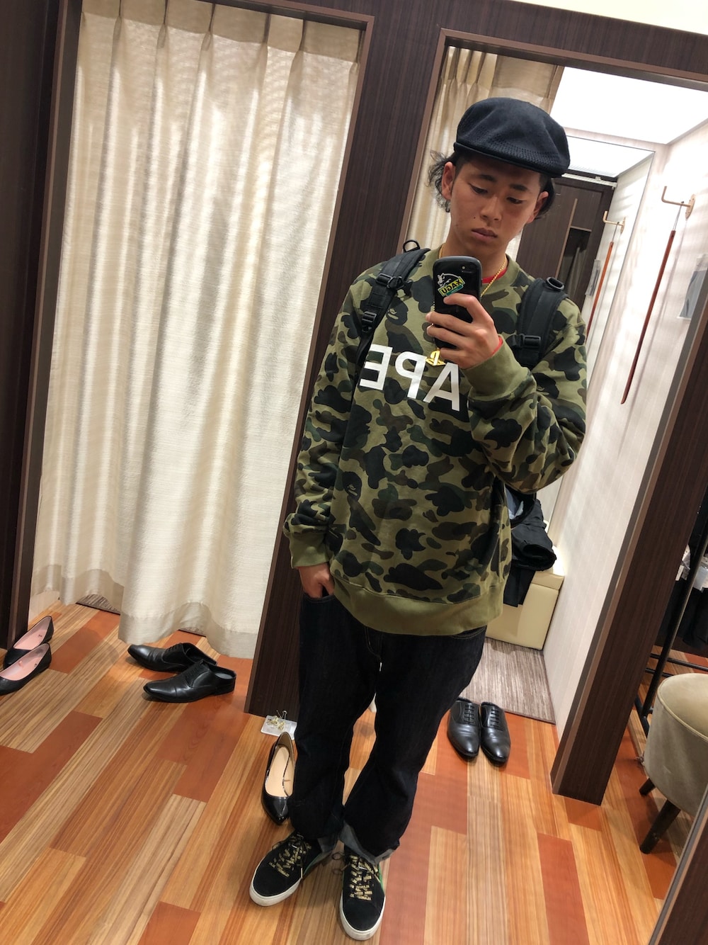 「ビッグシルエット、オーバーサイズ、ストリート、Bape、ape、カモフラ、迷彩コーデ、suede」｜「A BATHING APEの1ST CAMO BAPE CREWNECK（スウェット、グリーン系）」を使った、Ryo-ちんさん（メンズ・176cm）の冬コーディネートの1枚目の写真
