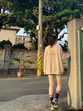 「LOVFEE（ラッフィ）のアイテム（トップス）」を使った、tracylennielucasさん（レディース・170cm）の冬コーディネート