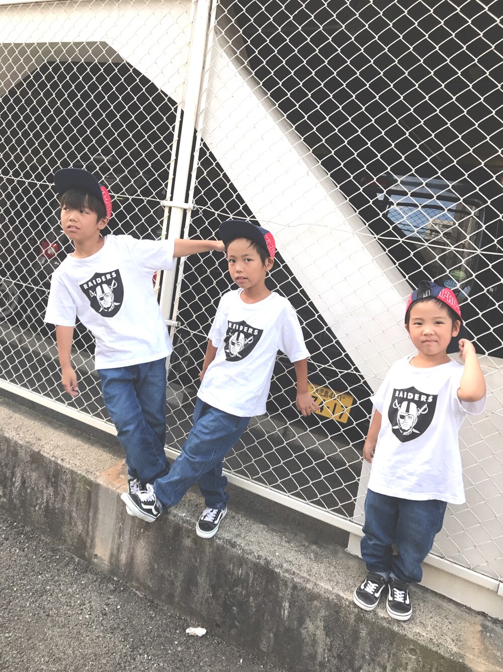 「シンプル、夏、お洒落さんとつながりたい、スケータースタイル、VANS、ユニクロ、GU、ジェットキャップ、オールドスクール、三兄弟」｜「GUのアイテム（Tシャツ/カットソー、ホワイト系）」を使った、ZONO氏さん（キッズ・135cm）の夏コーディネートの1枚目の写真