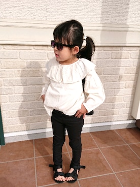 「韓国子供服のアイテム（シャツ/ブラウス、ホワイト系）」を使った、R.さん（キッズ・120cm）の春コーディネート