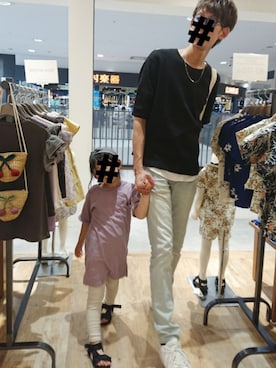 「UNIQLO（ユニクロ）のアイテム（Tシャツ/カットソー、ブラック系）」を使った、R.さん（キッズ・120cm）の春コーディネート