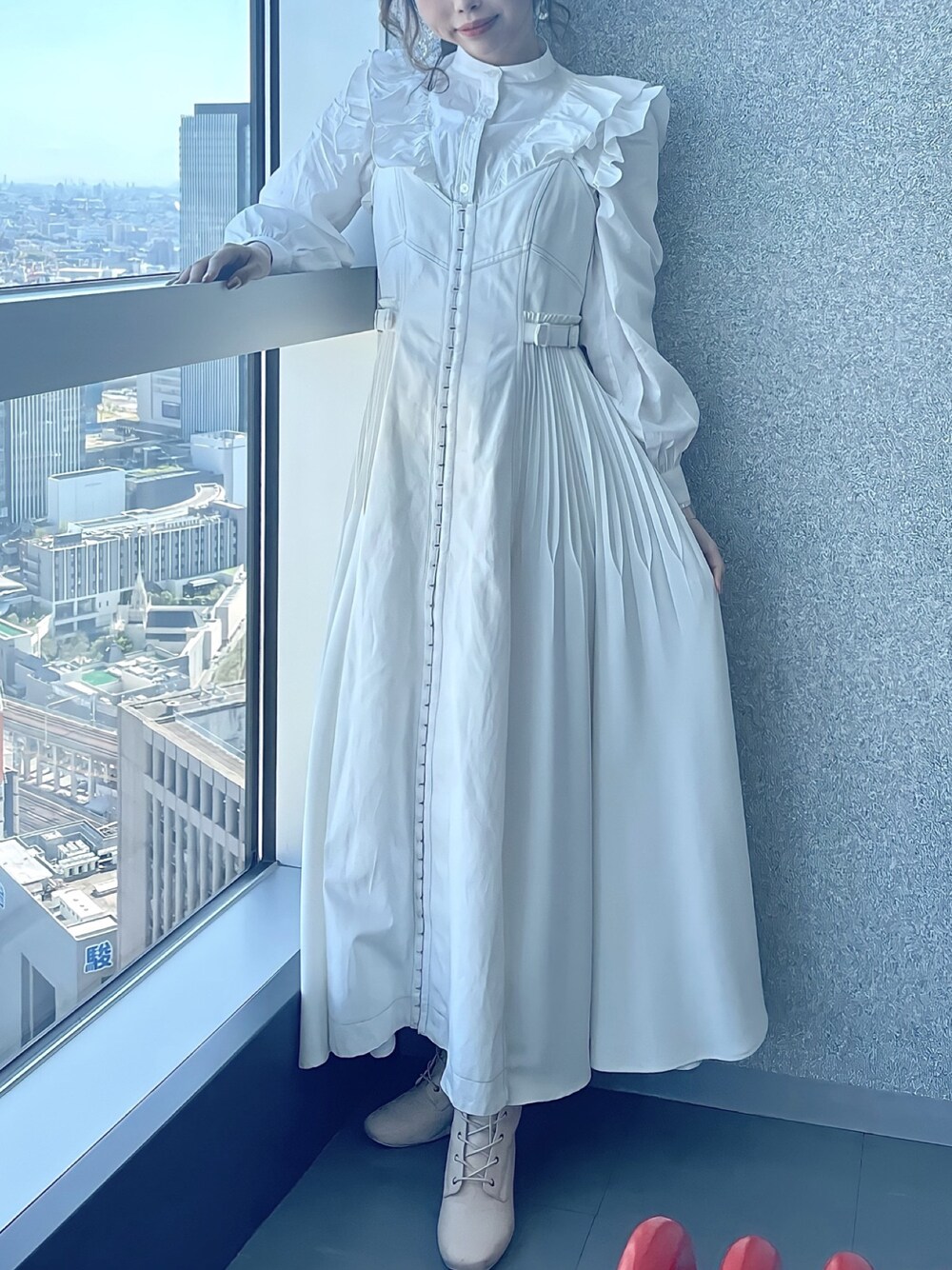 「ootd、春夏コーデ、いいね、save、フォローお願いします🤑、学校、服飾学生、ホワイトコーデ、オールホワイト」｜「SNIDELのアイテム（シャツ/ブラウス、ホワイト系）」を使った、SAKULA.さん（レディース・161cm）の春コーディネートの1枚目の写真