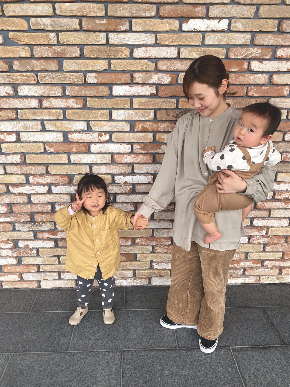 「無印良品のアイテム（シャツ/ブラウス、イエロー系）」を使った、ainaさん（レディース・152cm）の冬コーディネートの1枚目の写真