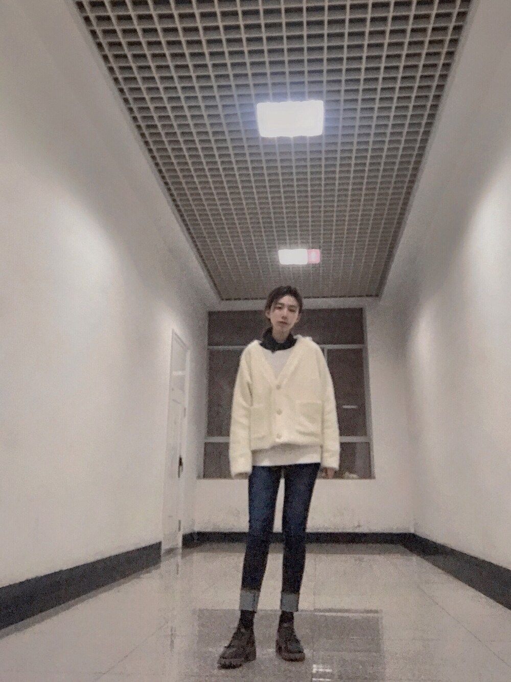 「冬コーデ」｜「MOUSSYのiSKO JW EMOTION SKINNY（デニムパンツ、ブルー系）」を使った、irisさん（レディース・166cm）の冬コーディネートの1枚目の写真