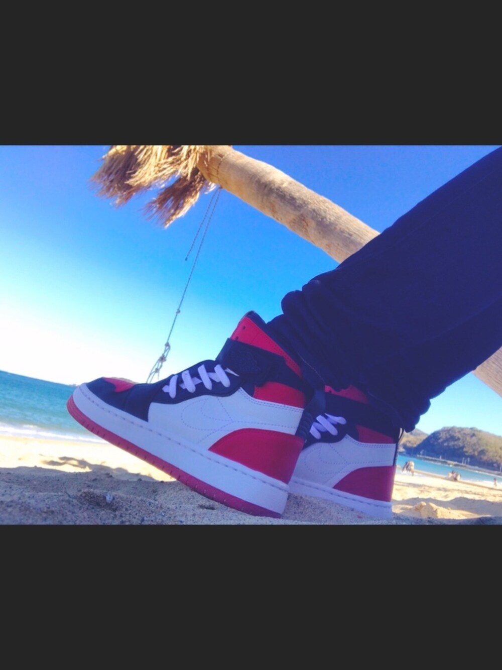 「air jordan1、AIR JORDAN、スニーカー、スニ女」｜「NIKEのアイテム（スニーカー、レッド系）」を使った、naさん（レディース・165cm）の春コーディネートの1枚目の写真