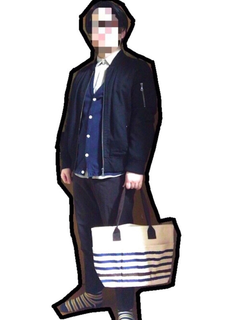 「シンプル、春コーデ、ラフ、ユニクロ、ウィゴー(WEGO)、MA-1、カーディガン、トートバッグ、ブルー」｜「UNIQLOのアイテム（カーディガン/ボレロ、ブルー系）」を使った、でんさん（メンズ・171cm）の春コーディネートの1枚目の写真